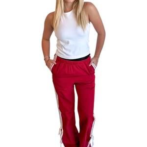 NEW PRETTY FOLLIES mel bow pants in burgundy
